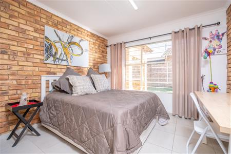 Townhouse For Sale in Krugersdorp North, Krugersdorp, Gauteng - M127157