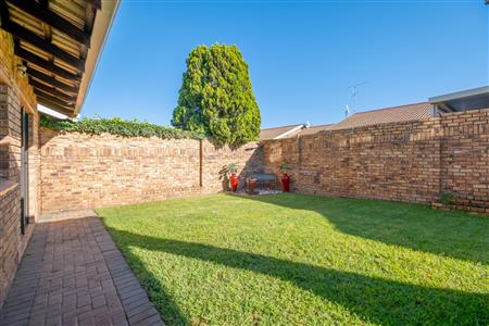Townhouse For Sale in Krugersdorp North, Krugersdorp, Gauteng - M127157