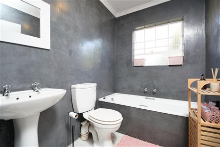 House For Sale in Fourways, Sandton, Gauteng - M127153