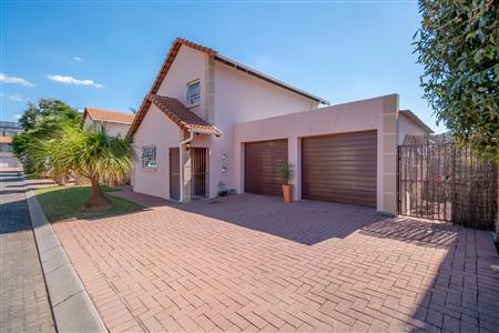 House For Sale in Fourways, Sandton, Gauteng - M127153