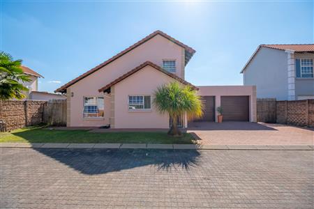 House For Sale in Fourways, Sandton, Gauteng - M127153