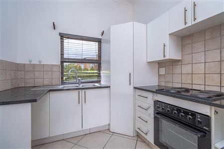 False - Apartment For Sale in Honeydew Grove, Roodepoort, Gauteng - M127155