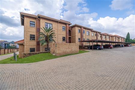 False - Apartment For Sale in Honeydew Grove, Roodepoort, Gauteng - M127155