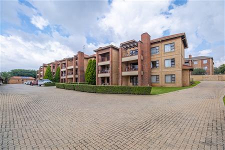 False - Apartment For Sale in Honeydew Grove, Roodepoort, Gauteng - M127155