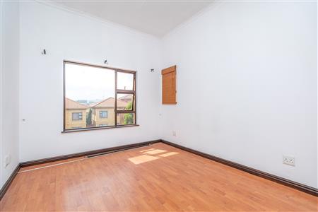False - Apartment For Sale in Honeydew Grove, Roodepoort, Gauteng - M127155