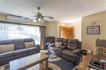 Townhouse For Sale in Sterpark, Polokwane, Limpopo - M127177
