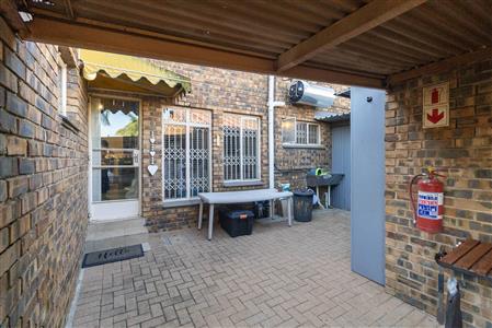Townhouse For Sale in Sterpark, Polokwane, Limpopo - M127177