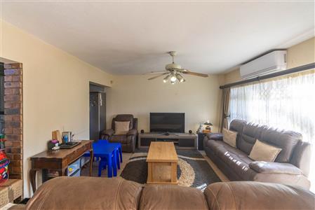 Townhouse For Sale in Sterpark, Polokwane, Limpopo - M127177