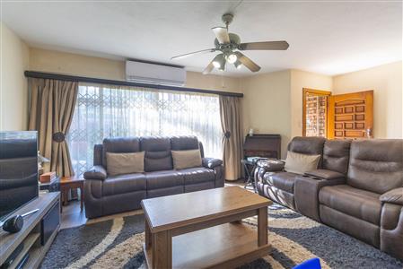 Townhouse For Sale in Sterpark, Polokwane, Limpopo - M127177
