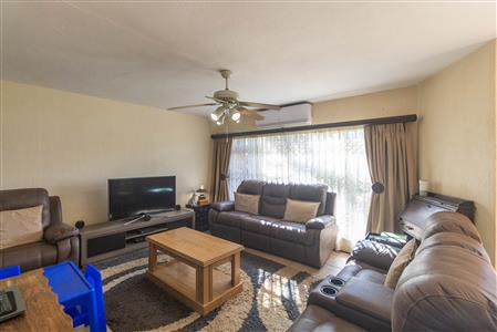 Townhouse For Sale in Sterpark, Polokwane, Limpopo - M127177