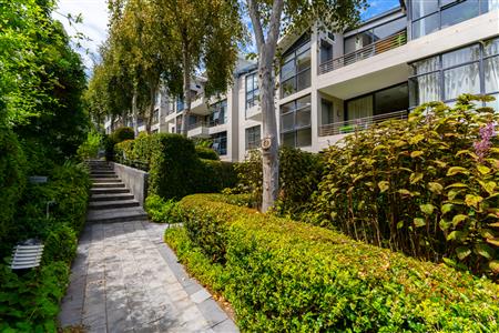 False - Apartment For Sale in Camps Bay, Cape Town, Western Cape - M126552