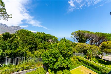 False - Apartment For Sale in Camps Bay, Cape Town, Western Cape - M126552