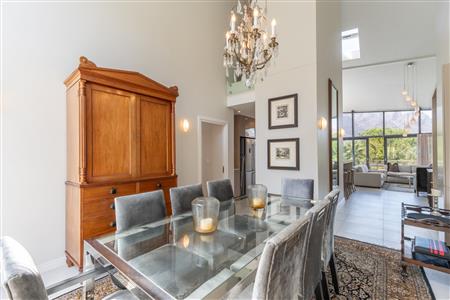 False - Apartment For Sale in Camps Bay, Cape Town, Western Cape - M126552