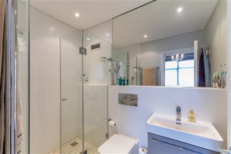 False - Apartment For Sale in Camps Bay, Cape Town, Western Cape - M126552