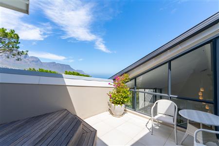 False - Apartment For Sale in Camps Bay, Cape Town, Western Cape - M126552
