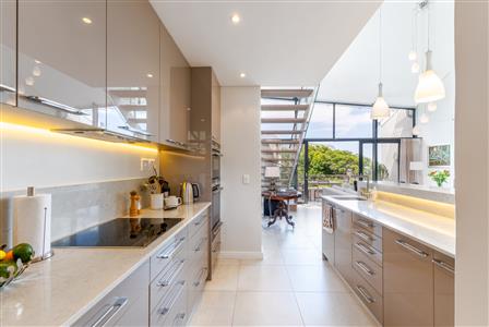 False - Apartment For Sale in Camps Bay, Cape Town, Western Cape - M126552