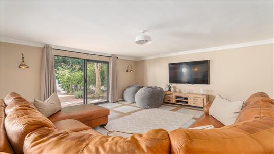 House For Sale in Lemoenkloof, Paarl, Western Cape - M127182
