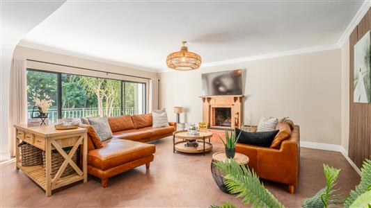 House For Sale in Lemoenkloof, Paarl, Western Cape - M127182