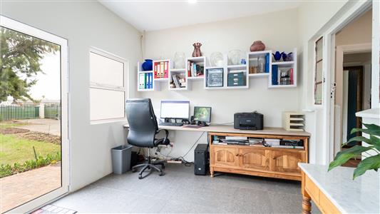 House For Sale in Haumannshof, Somerset West, Western Cape - M127184