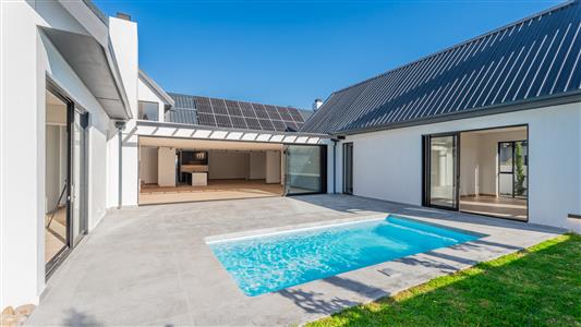 House For Sale in Val de Vie Estate, Paarl, Western Cape - M127197