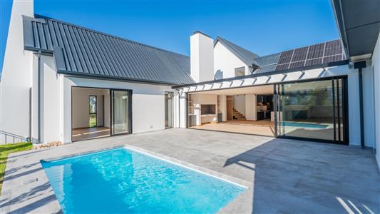 House For Sale in Val de Vie Estate, Paarl, Western Cape - M127197