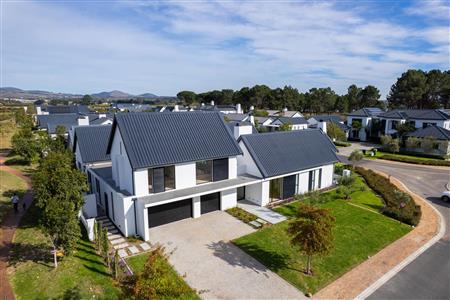 House For Sale in Val de Vie Estate, Paarl, Western Cape - M127197