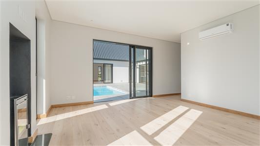 House For Sale in Val de Vie Estate, Paarl, Western Cape - M127197