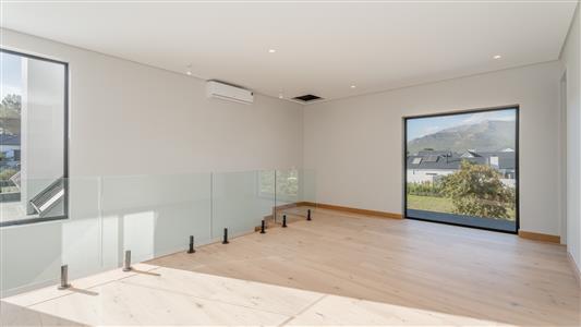 House For Sale in Val de Vie Estate, Paarl, Western Cape - M127197