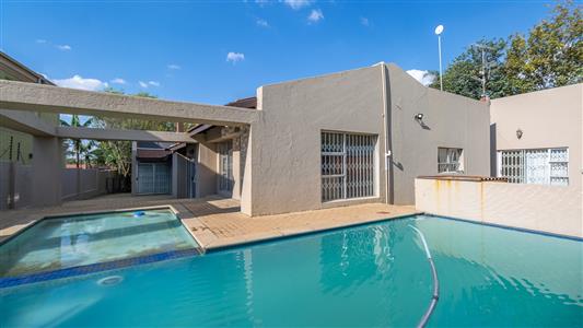 House For Sale in Randpark Ridge, Randburg, Gauteng - M127195