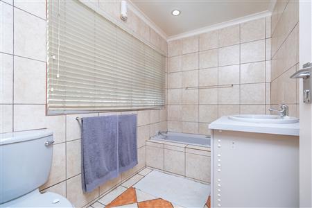 House For Sale in Randpark Ridge, Randburg, Gauteng - M127195