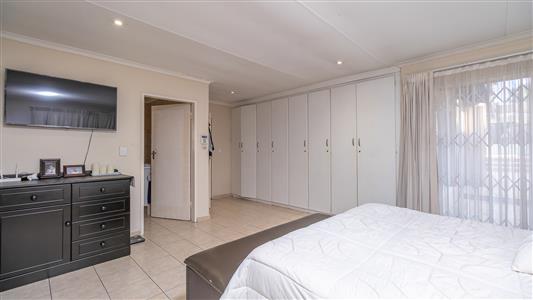 House For Sale in Randpark Ridge, Randburg, Gauteng - M127195