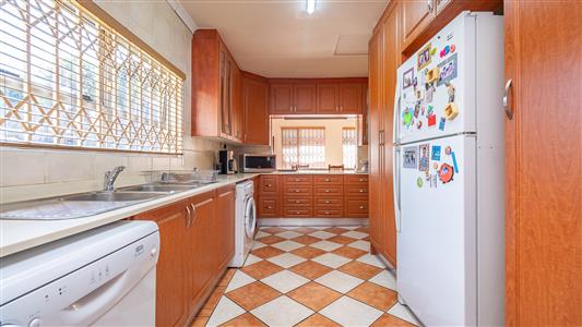House For Sale in Randpark Ridge, Randburg, Gauteng - M127195