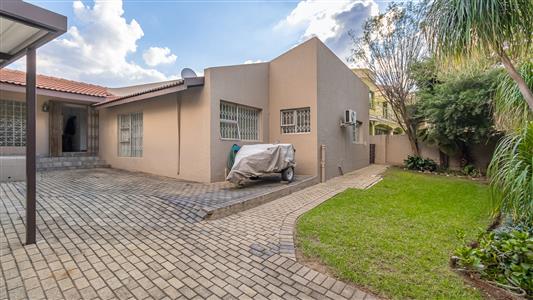 House For Sale in Randpark Ridge, Randburg, Gauteng - M127195