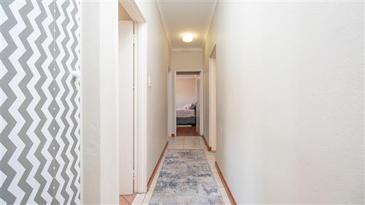 Apartment For Sale in Bryanston, Sandton, Gauteng - M127219