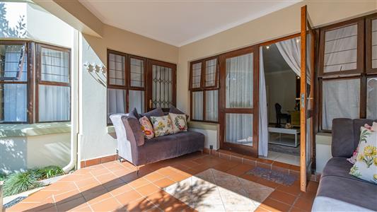 Apartment For Sale in Bryanston, Sandton, Gauteng - M127219