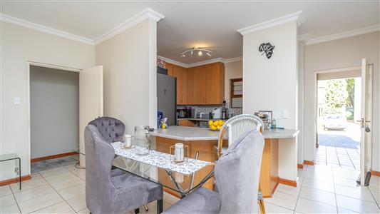 Apartment For Sale in Bryanston, Sandton, Gauteng - M127219