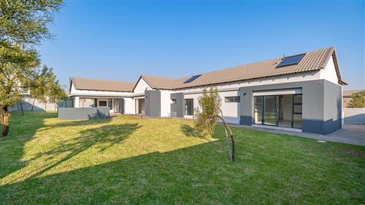House For Sale in Midstream Meadows, Midstream Estate, Centurion, Gauteng - M127227