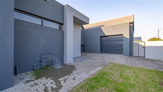 House For Sale in Midstream Meadows, Midstream Estate, Centurion, Gauteng - M127227