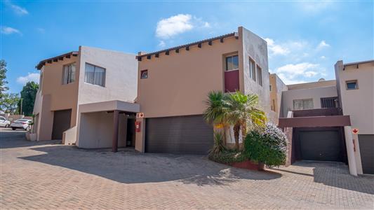 False - Townhouse For Sale in Northcliff, Randburg, Gauteng - M127235
