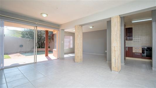 False - Townhouse For Sale in Northcliff, Randburg, Gauteng - M127235
