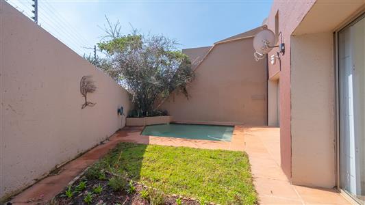 False - Townhouse For Sale in Northcliff, Randburg, Gauteng - M127235