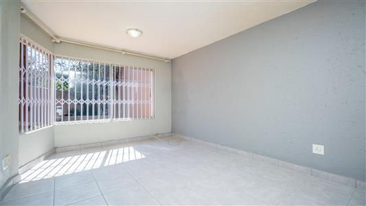 False - Townhouse For Sale in Northcliff, Randburg, Gauteng - M127235