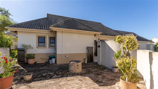 Townhouse For Sale in Blue Mountain Village, George, Western Cape - M127260