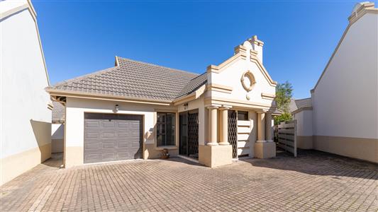 Townhouse For Sale in Blue Mountain Village, George, Western Cape - M127260