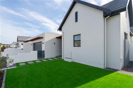False - House For Sale in Sitari Country Estate, Somerset West, Western Cape - M127241