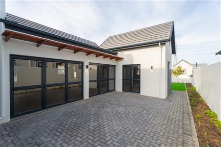 False - House For Sale in Sitari Country Estate, Somerset West, Western Cape - M127239