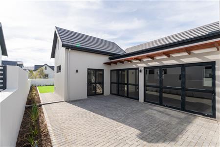 False - House For Sale in Sitari Country Estate, Somerset West, Western Cape - M127242