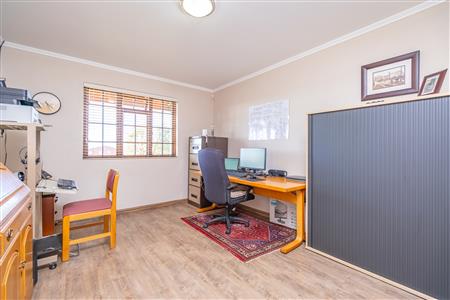 Farm For Sale in Sterkfontein Country Estates, Krugersdorp, Gauteng - M127255