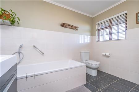 Farm For Sale in Sterkfontein Country Estates, Krugersdorp, Gauteng - M127255