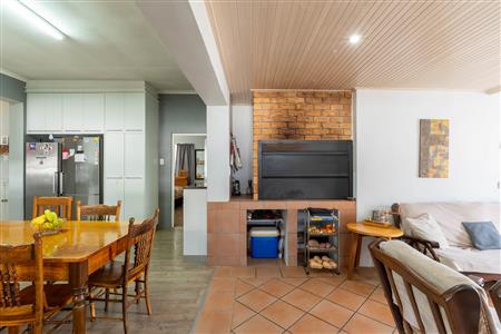 House For Sale in Churchill Estate, Parow, Western Cape - M127272